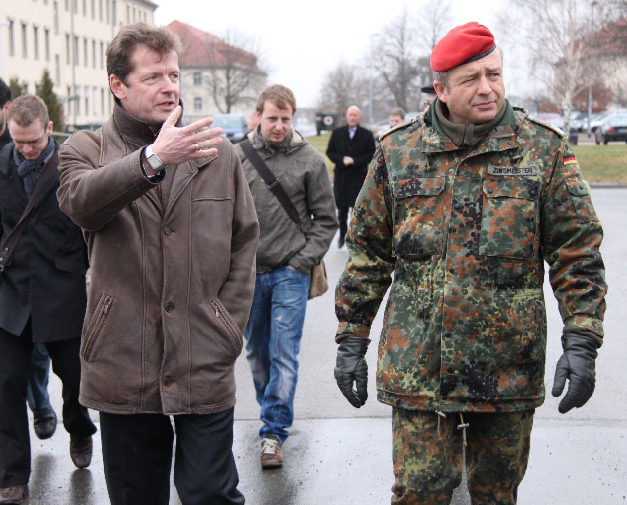 Uwe Barth, MdL beim Truppenbesuch in Erfurt