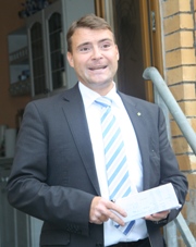 Patrick Kurth, MdB vor seinem neuen Wahlkreisbüro