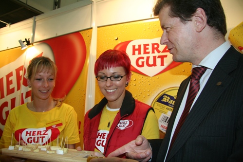 Uwe Barth am Stand der Herzgut Landmolkerei