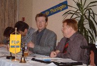 Bildmitte: Uwe Barth, rechts Dr. Horst Gerber