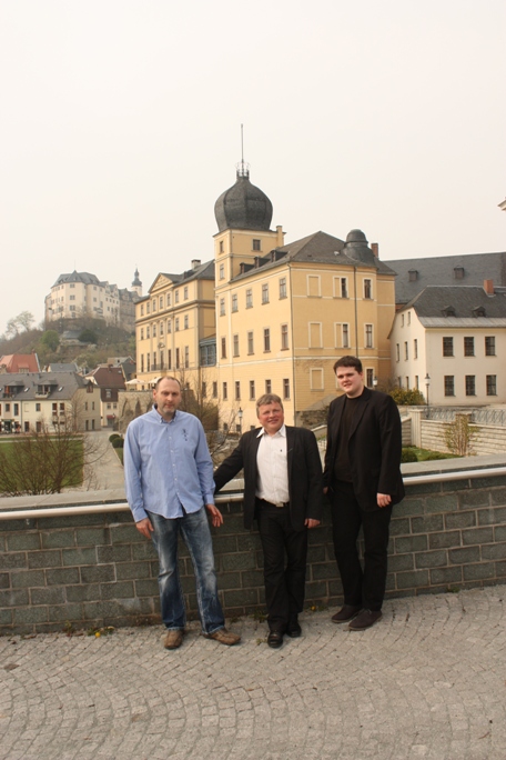 J.-H. Schmidt (Mitte) fordert Spielplatzkonzeption