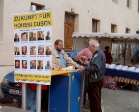 Matthias Lindig am Infostand in Hohenleuben