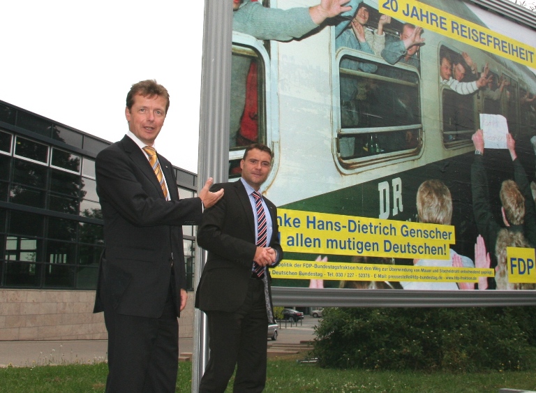 Uwe Barth und Patrick Kurth bei Plakatprsentation