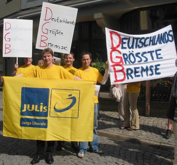 JuLis beim Protest zum 1. Mai