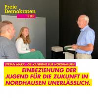 Stefan Marx im Gesprch mit Jugendlichen