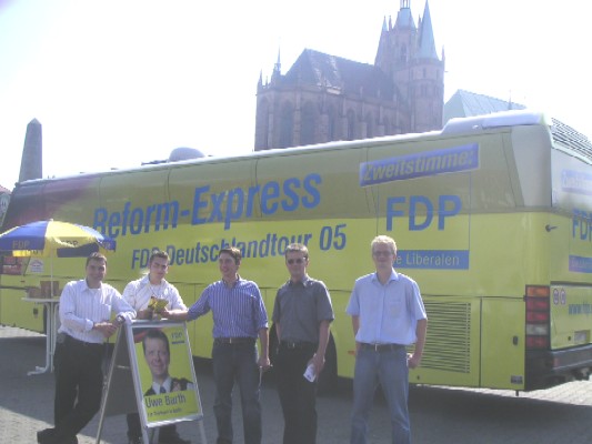 Reform-Express vor dem Erfurter Dom