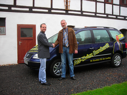 PKW Übergabe mit FDP Design