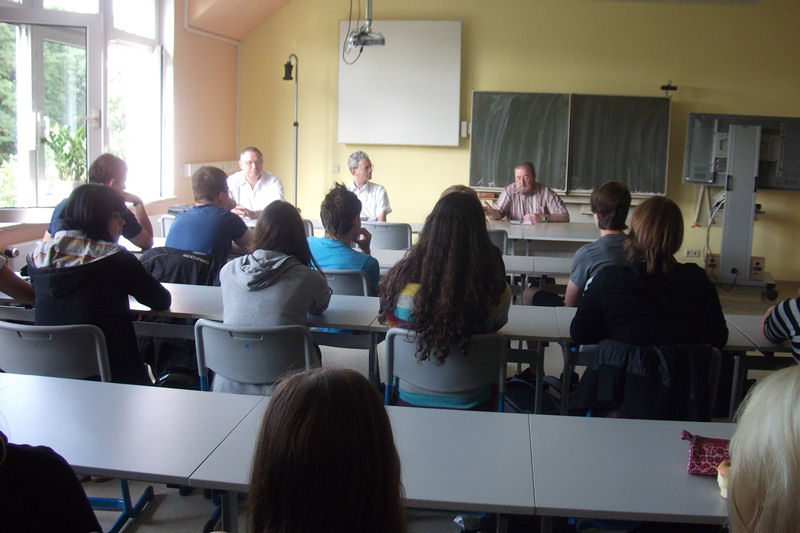 Heinz Untermann besucht Gymnasium Gebesee mit dem Geschftsfhrer des PNV Smmerda