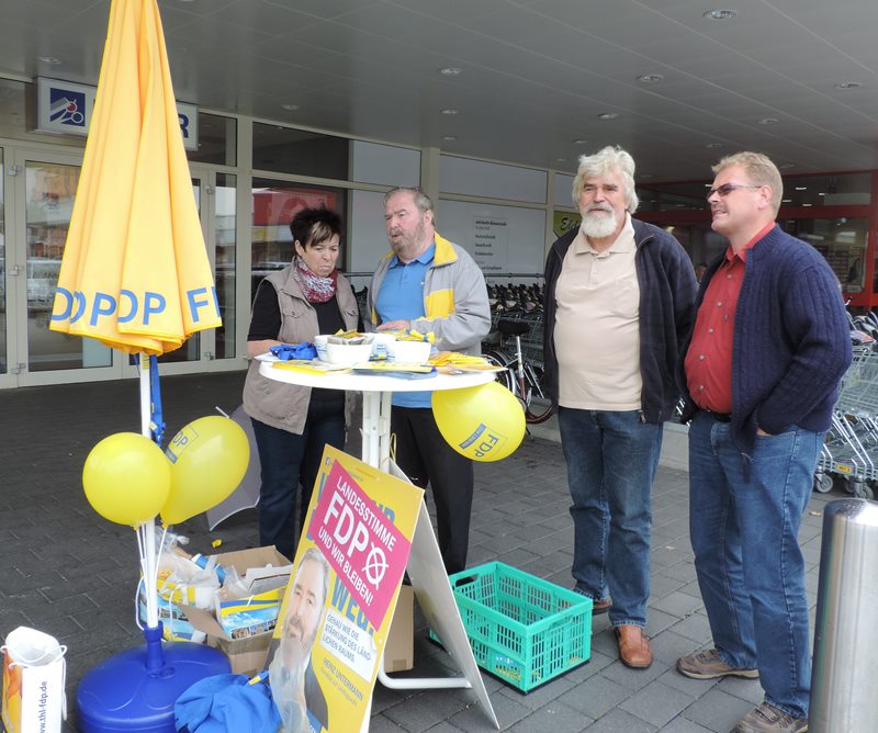 Wahlkampfstand am Kaufland in Smmerda