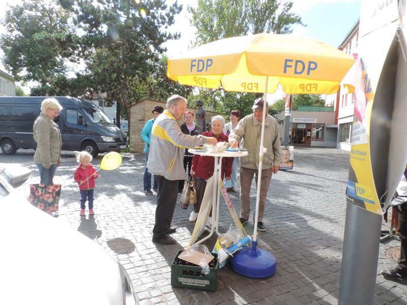 Wahlkampfstand am Marktplatz in Smmerda